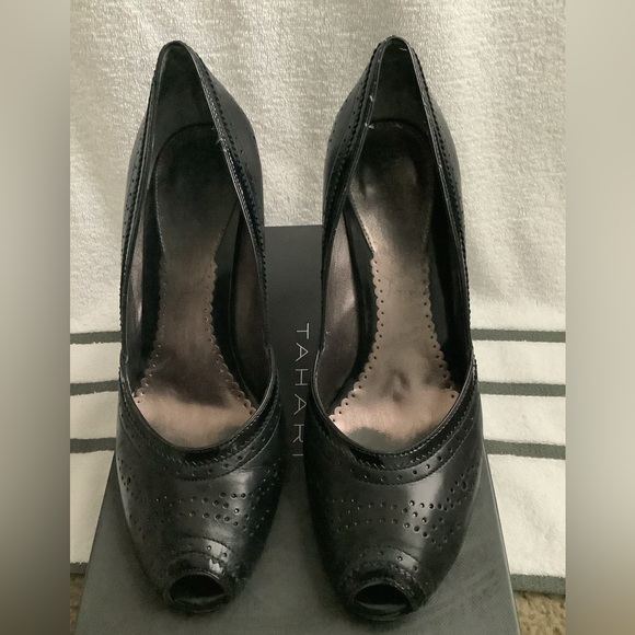 Tahari peep toe leather pumps - Picture 2 of 4